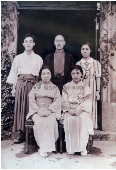 1941年若槻道隆全家合照於台南.PNG