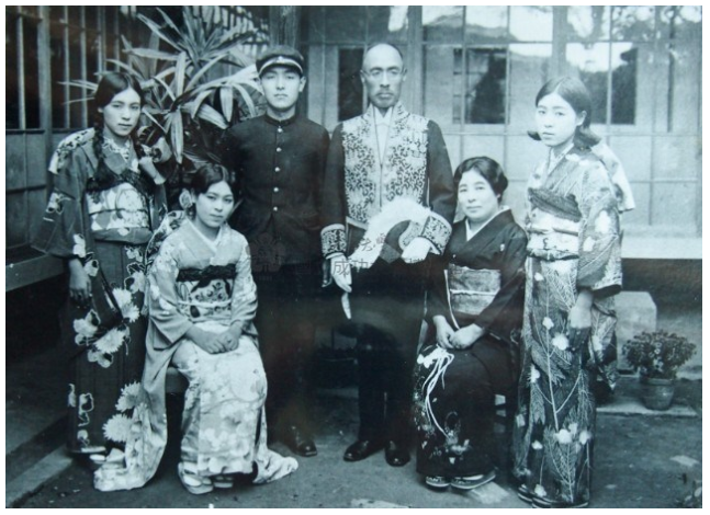 1933年若槻道隆全家福合照於台南.PNG