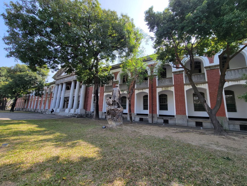 歷史系館舊文學院大樓